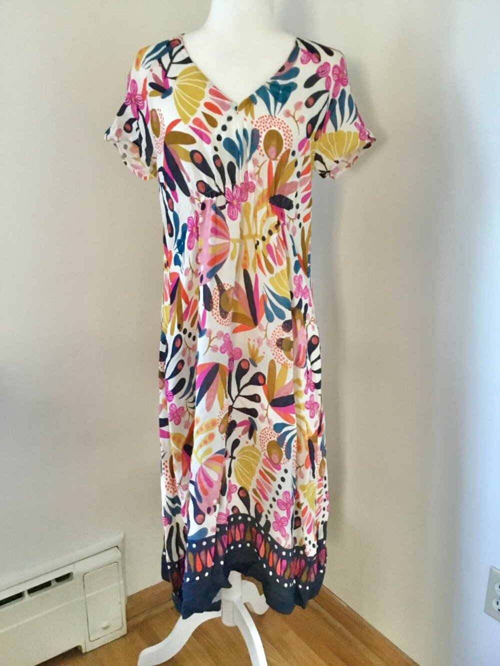 Foil Well Balanced Floral Dress NWT Size 4